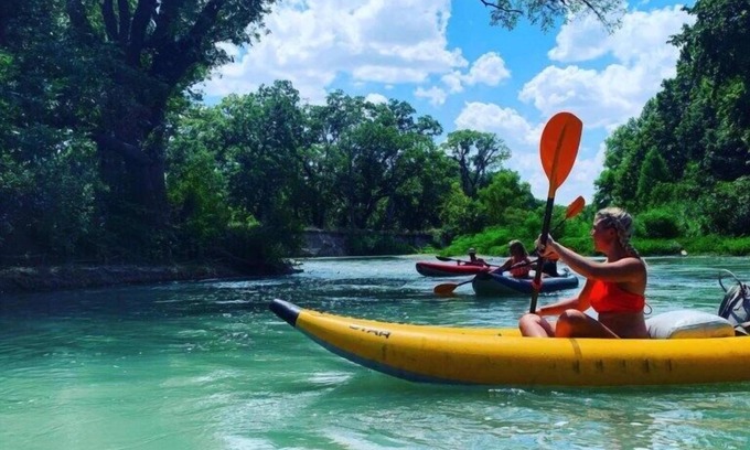 Prairie Lea Cabin | Charming Cabin on the San Marcos River, comfortable, clean, fun, lots to do! L3