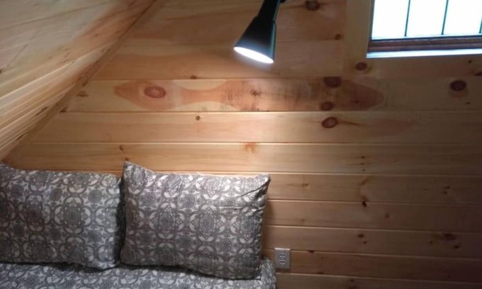 Chuckey Cabin | Charming cabin overlooking river Smoky mountains