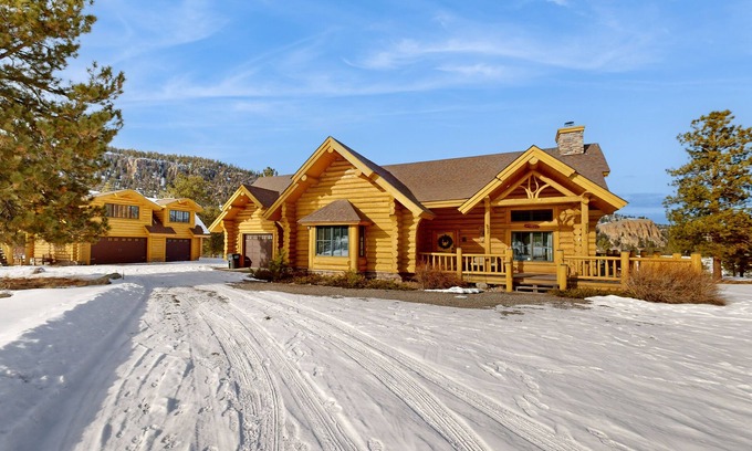 South Fork House | Charming cabin surrounded by trees with deck, grill, fireplace, games, & W/D