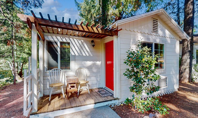 Lake County Apartment | Charming cabin with King Bed, WIFI situated along the natural spring.