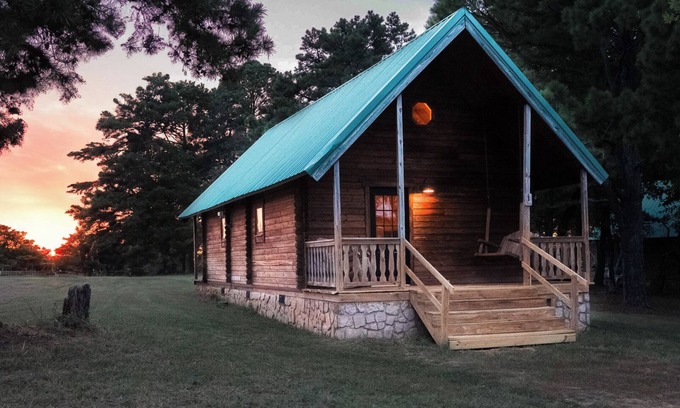 Hattieville Cabin | Charming cabin with loft, porch swing, AC, and WiFi on 295-acre peaceful retreat