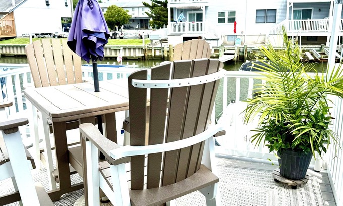 Midtown Ocean City House | Charming Canal Water View Townhome with Outdoor Pool, WiFi & AC in Ocean City