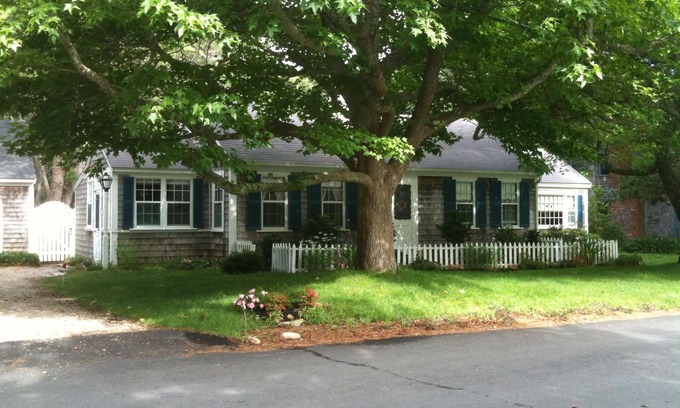 South Chatham Cottage | Charming Cape Cottage in Chatham, 2 Min From Beach