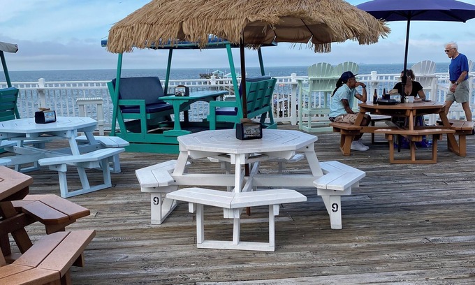 Norfolk Cottage | Charming Captain’s Cottage just steps from Willoughby Beach