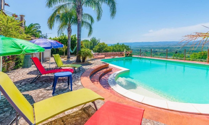 Lentini House | Charming Casina in the green with solarium pool and BBQ between Catania and Syracuse