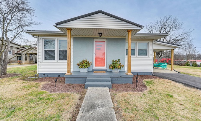 Cave City House | Charming Cave City Vacation Rental w/Fire Pit!