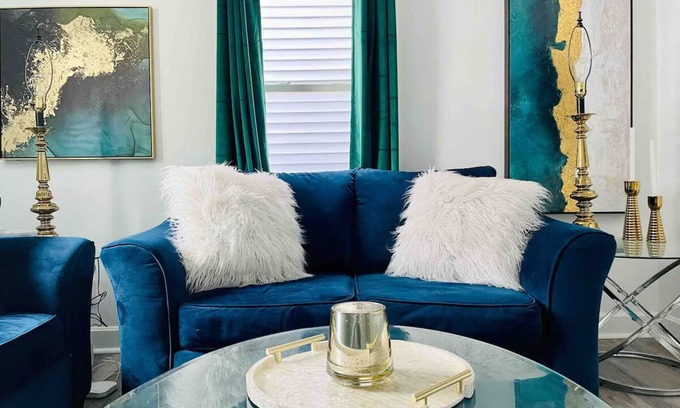 Evansville Apartment | Charming & Centrally Located 1 Bedroom Apt/KING BED