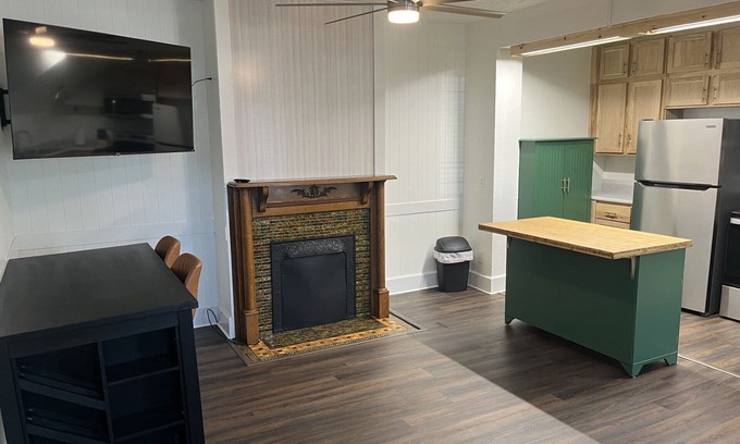 Newark Apartment | Charming centrally located 1-bedroom apartment in Newark with WiFi.