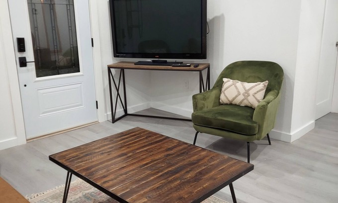 El Paso Apartment | Charming centric Casita close to Texas Tech University, UMC, Americas Bridge.