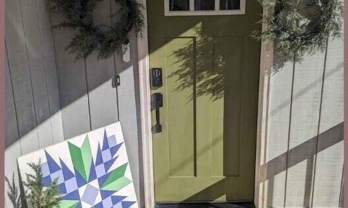 Hillsdale House | Charming century home in a quiet neighborhood, 3 blocks from downtown Hillsdalen