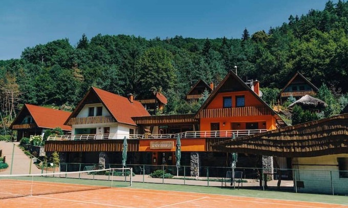 Zvolen Ski Chalet | Charming chalet for 8 people, 3 BD, 2 BT, kitchen
