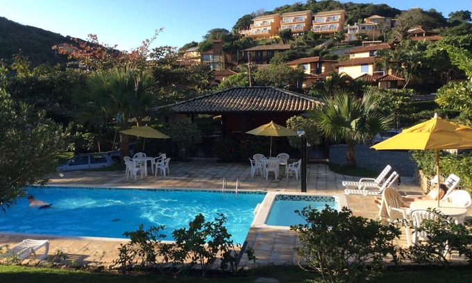 Joao Fernandes House | Charming chalet in João Fernandes, gated community and 4 min walk to the beach