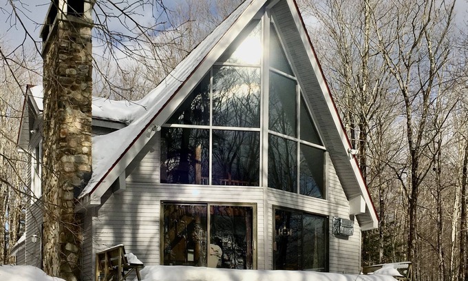 Londonderry Ski Chalet | Charming Chalet - PERFECT FOR FAMILIES!!!