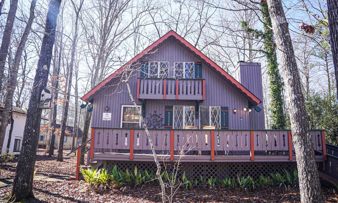 Pine Mountain Cabin | Charming chalet that is perfect for your family get away!