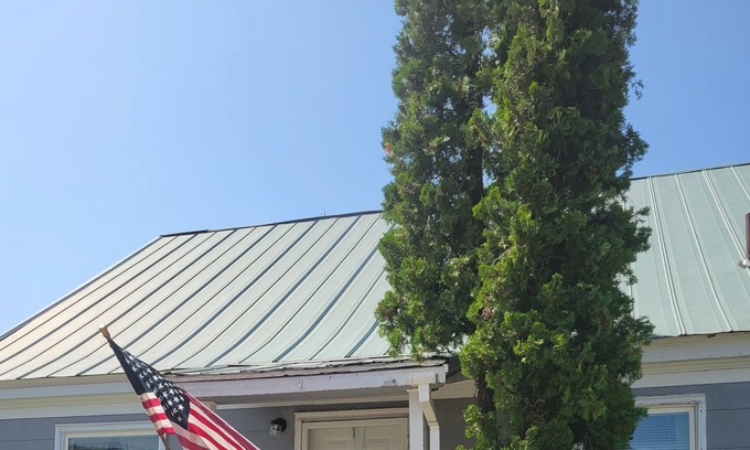 Kellogg House | Charming Chalet-Walk to Silver Mt., park, coffee cafe, grocery store, etc
