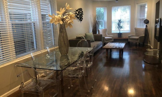 Avondale Apartment | Charming Chi-town 2-bedroom apartment