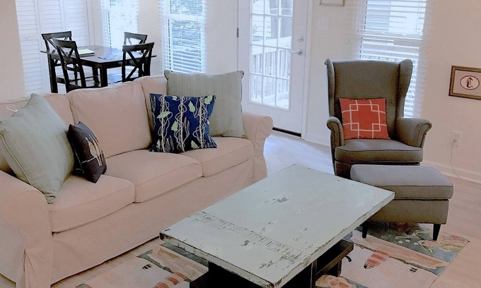 Chic's Beach House | Charming Chic's Nest