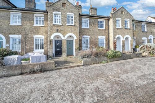 Long Melford House | Charming Church Walk, Long Melford - 2 bedroom property with parking