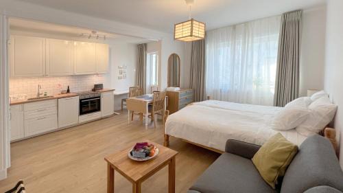 Kungsholmen Apartment | Charming City Studio, 10 Min Walk to Train Station