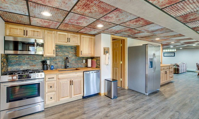 Clintonville House | Charming Clintonville Retreat - Relax & Kayak!