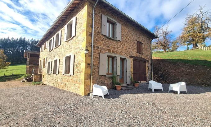Belmont-de-la-Loire Cottage | Charming Cozy Cottage with Terrace and Pets Allowed