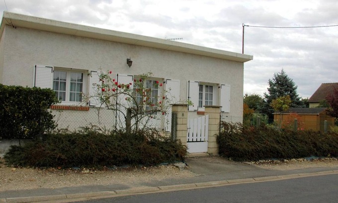 Huisseau-sur-Cosson Cottage | Charming Cottage with Private Garden, Terrace & Garage near Loire Castles