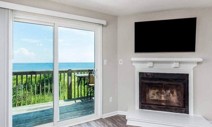 Cottage Line Condo | ☀ Charming Coast Waterfront Private Beach Access ☀ | 2 Queen Beds ☀