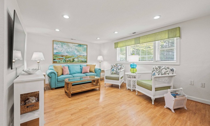 Historic Downtown Manteo House | Charming Coastal Retreat in Manteo – Newly Remodeled & Ready for Your Stay!