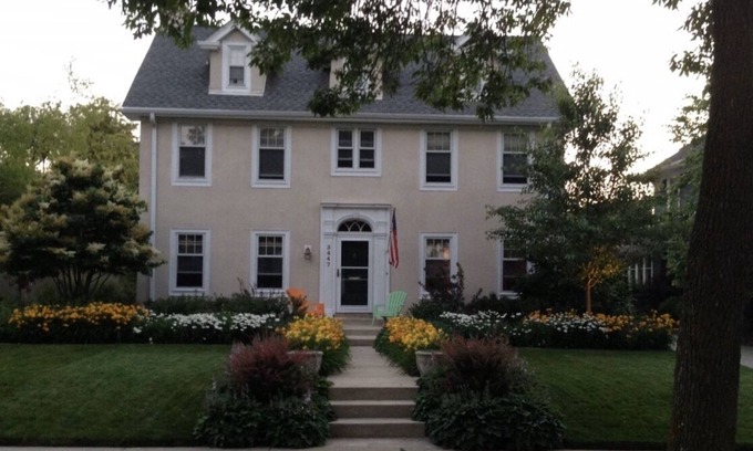 Shorewood House | Charming colonial 3.2 miles from the DNC