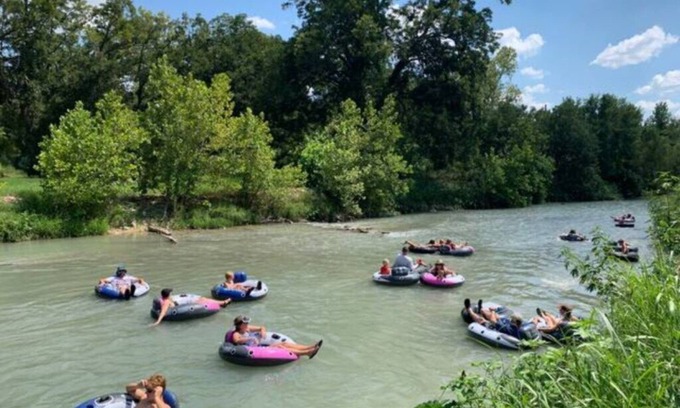 Fentress Cabin | Charming, Comfy Cabin on the San Marcos River!