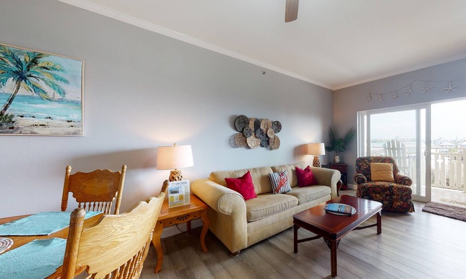Waterside Village Condo | Charming Condo at Waterside with Shared Pool, Hot Tub, Free WiFi, and AC