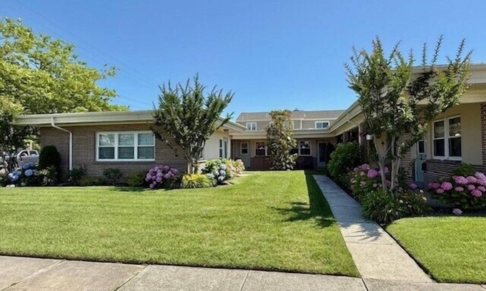 Stone Harbor Condo | charming condo just three blocks from the beach