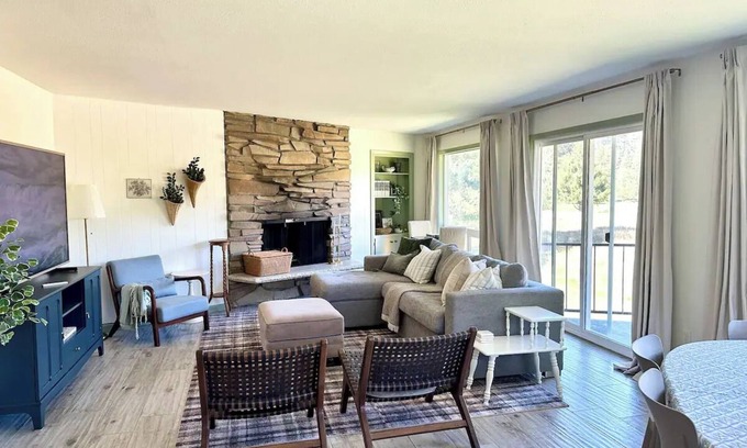 Welches Condo | Charming Condo Retreat