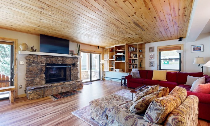 Crested Butte Condo | Charming condo with mountain views, washer/dryer, & shared hot tub