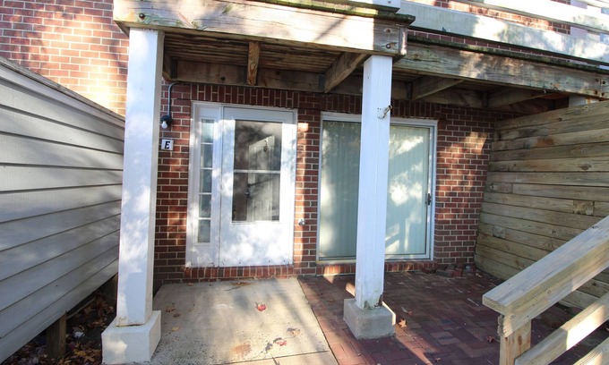 West Falls Church Condo | Charming Condo With Lakeside View