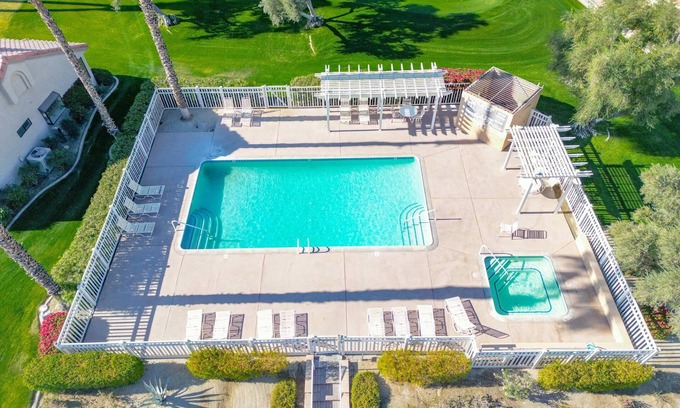 Palm Desert Apartment | Charming Condo With Golf Course View