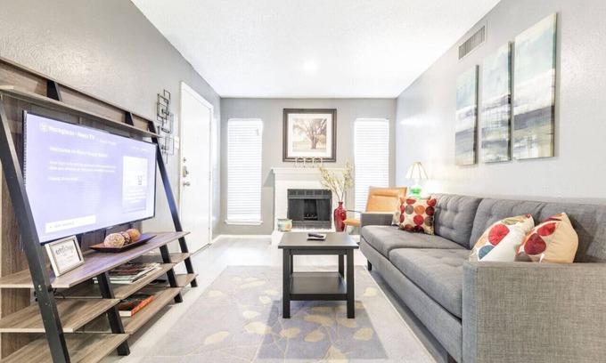 Park Central Apartment | CHARMING CORPORATE APARTMENT IN DFW!