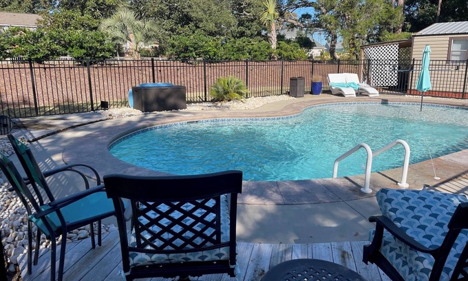 Crescent Beach Cottage | Charming Cottage perfect for Small Family or Girlfriends Get Away with pool!