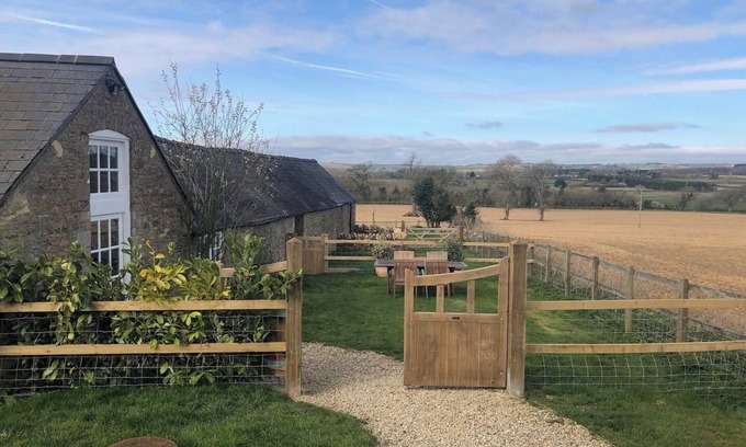 Chipping Norton Cottage | Charming Cotswold Cottage in a private setting