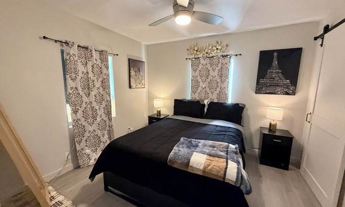 South Middle River Cottage | Charming cottage with AC and WiFi in soothing Fort Lauderdale