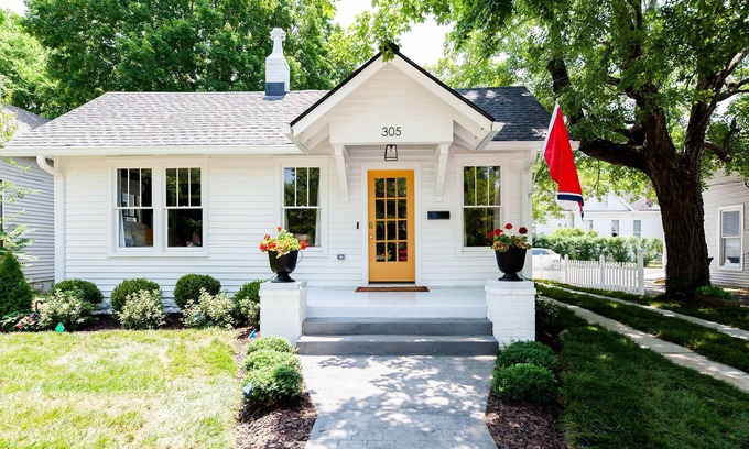 Historic Downtown Franklin House | Charming cottage 1 block from Historic Franklin TN's Main Street