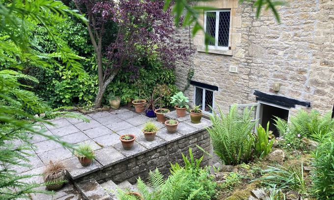 Batheaston Cottage | Charming cottage 2 miles from Bath City Centre