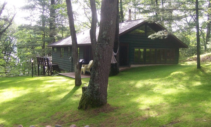 Spooner House | Charming Cottage Big McKenzie Lake