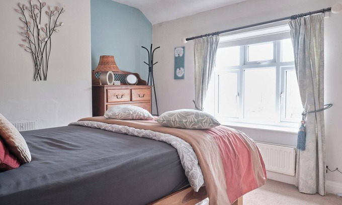 Youlgreave Cottage | Charming cottage by a stream with trails from the doorstep in the peak district