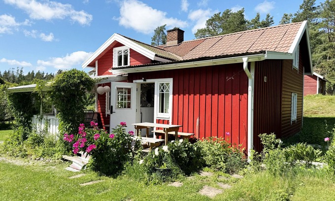 Vanersborg Municipality Ski Chalet | Charming Cottage by Lake Vänern, Frändefors | SE17013