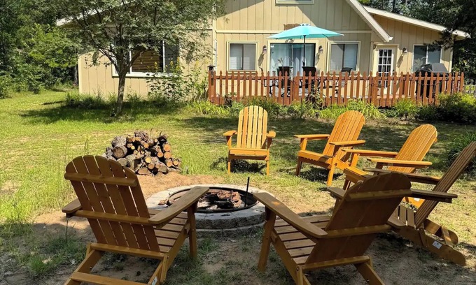 Friendship House | Charming cottage by Castle Rock