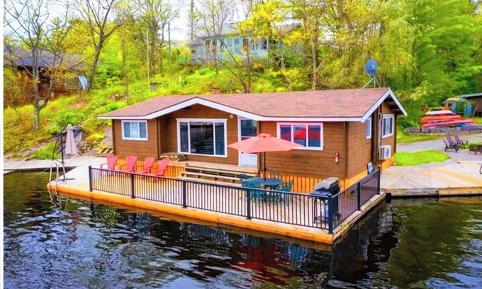 Severn Cottage | Charming Cottage on water in Severn Falls