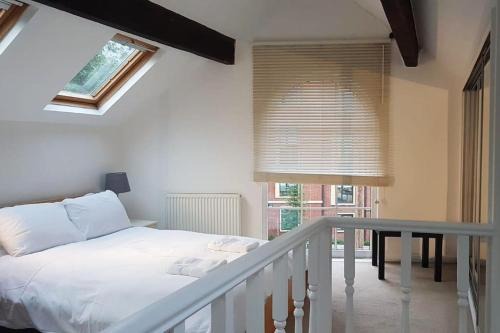 Leeds House | Charming cottage central Leeds close to LGI