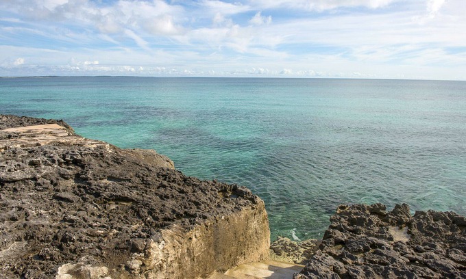 Rainbow Bay House | Charming Cottage Directly on Calm Caribbean, Best Ocean Views!