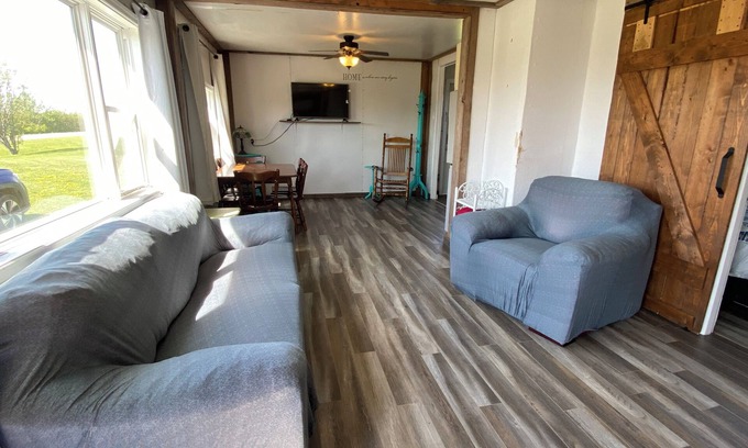 Mayfield Cottage | Charming Cottage Escape: Cozy Retreat in Mayfield Near Cavendish!